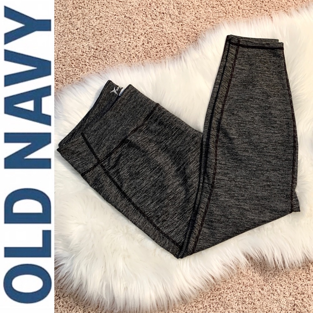 Old Navy Active Black & White Stripe Leggings ❤️